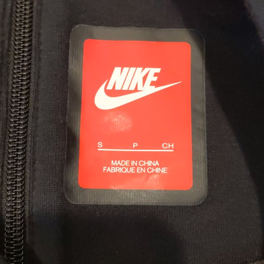 The Nike tech fleece 3MM crew women’s sweater - Picture 2 of 3